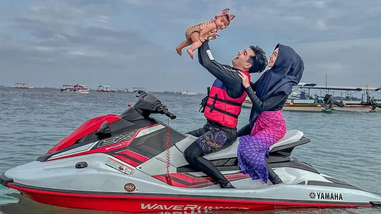 Ria Ricis Kerap Dapat Kritikan Soal Didik Anak, Teuku Ryan Akhirnya Buka Suara Ria Ricis Kerap Dapat Kritikan Soal Didik Anak, Teuku Ryan Akhirnya Buka Suara