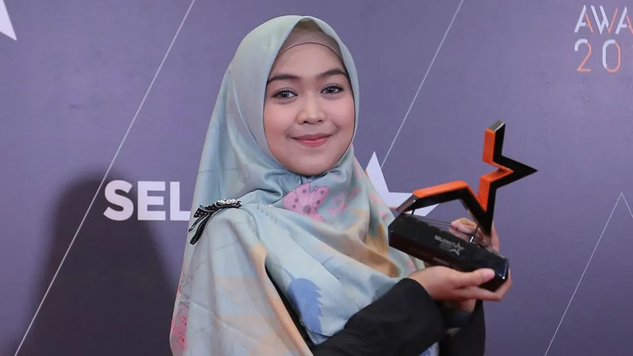 Ria Ricis Nyanyi di Fanfest Showcase Yogyakarta Ria Ricis Nyanyi di Fanfest Showcase Yogyakarta