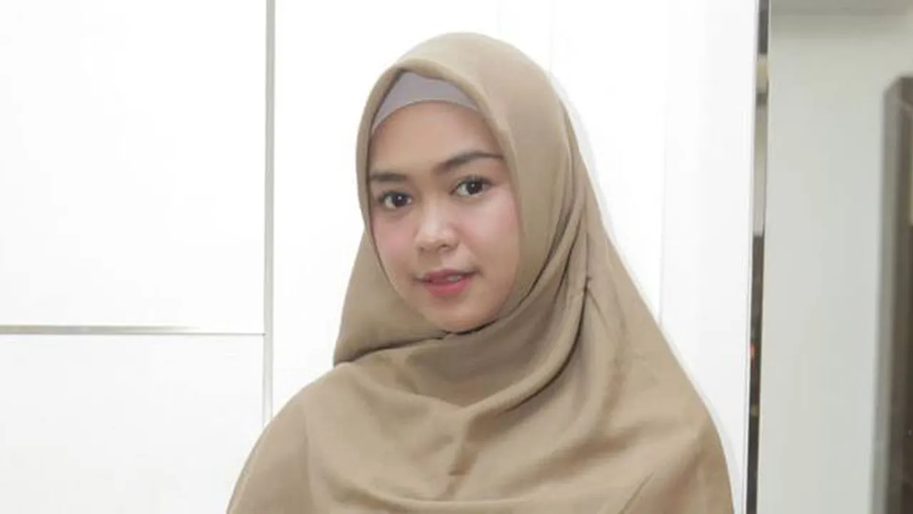 Ria Ricis Resmi Punya 16 Juta Subscribers, Bagi-Bagi iPhone