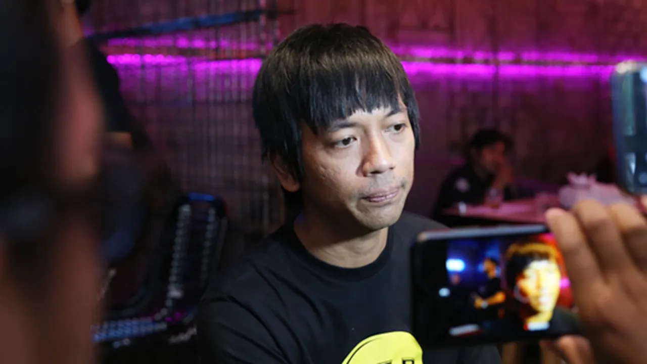 Rian D'MASIV Ajarkan Istri dan Anak-anaknya Agar Tidak Panik Hadapi Virus Corona Rian D'MASIV Ajarkan Istri dan Anak-anaknya Agar Tidak Panik Hadapi Virus Corona