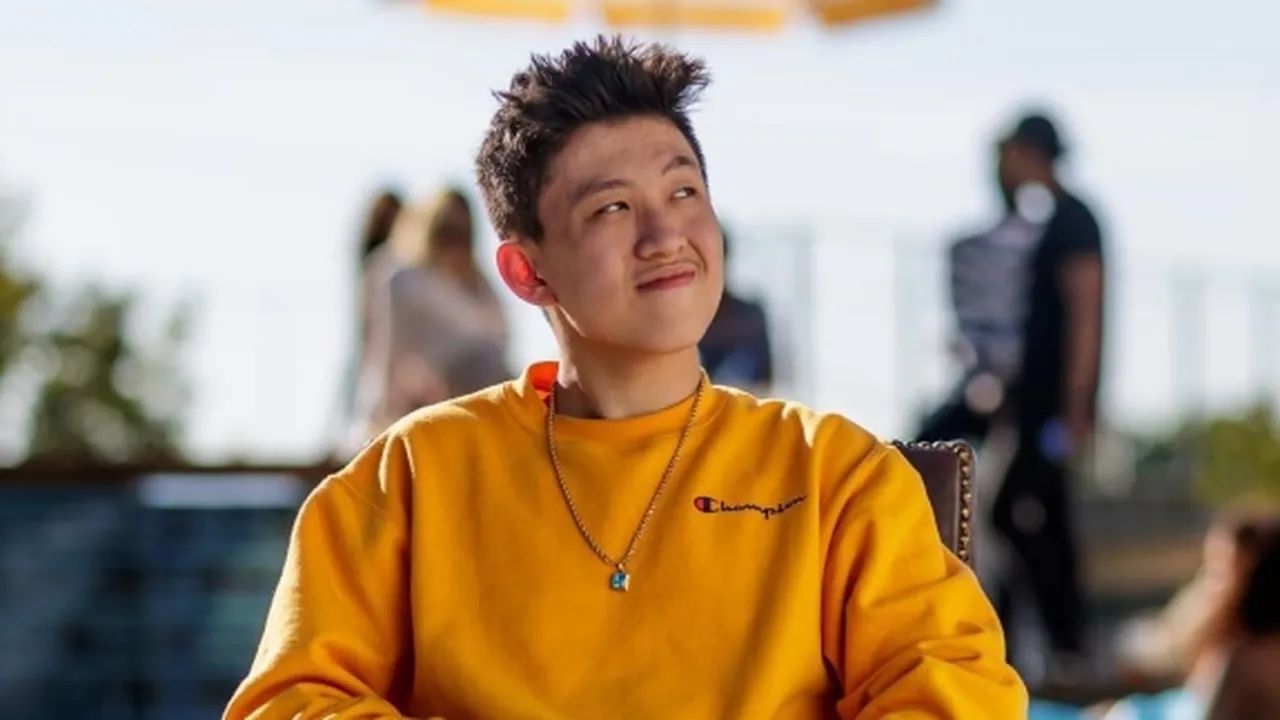 Rich Brian Pamer Tato Baru, Netizen Langsung Teringat Logo Semen