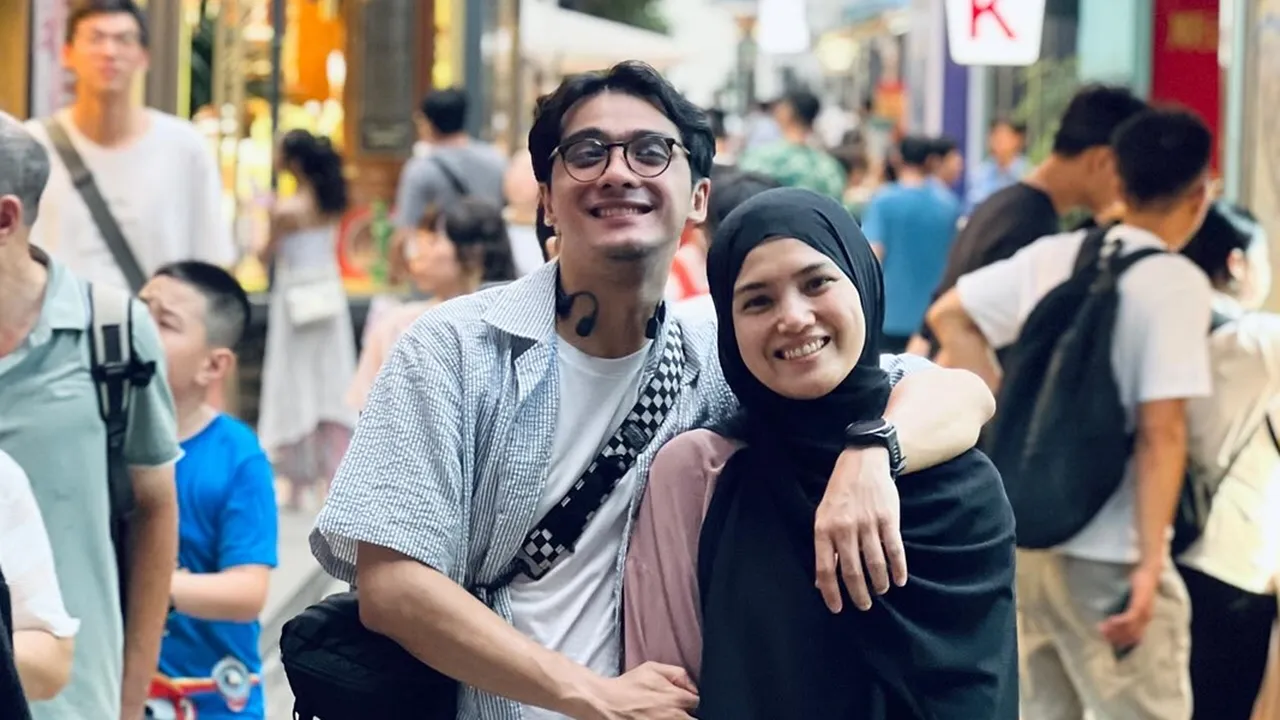 Ricky Harun Bagi-Bagi Tas Limited Edition