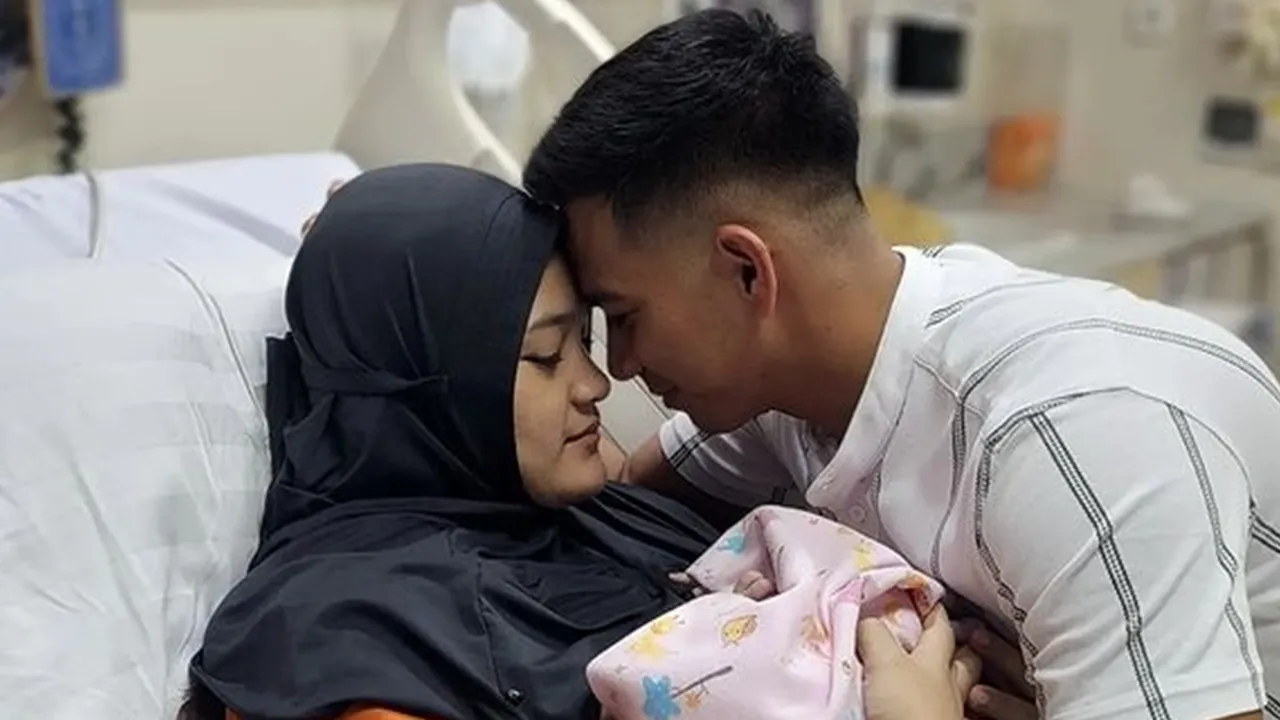 Ridho DA Bersyukur Anak Pertamanya Lahir di Tanggal Cantik