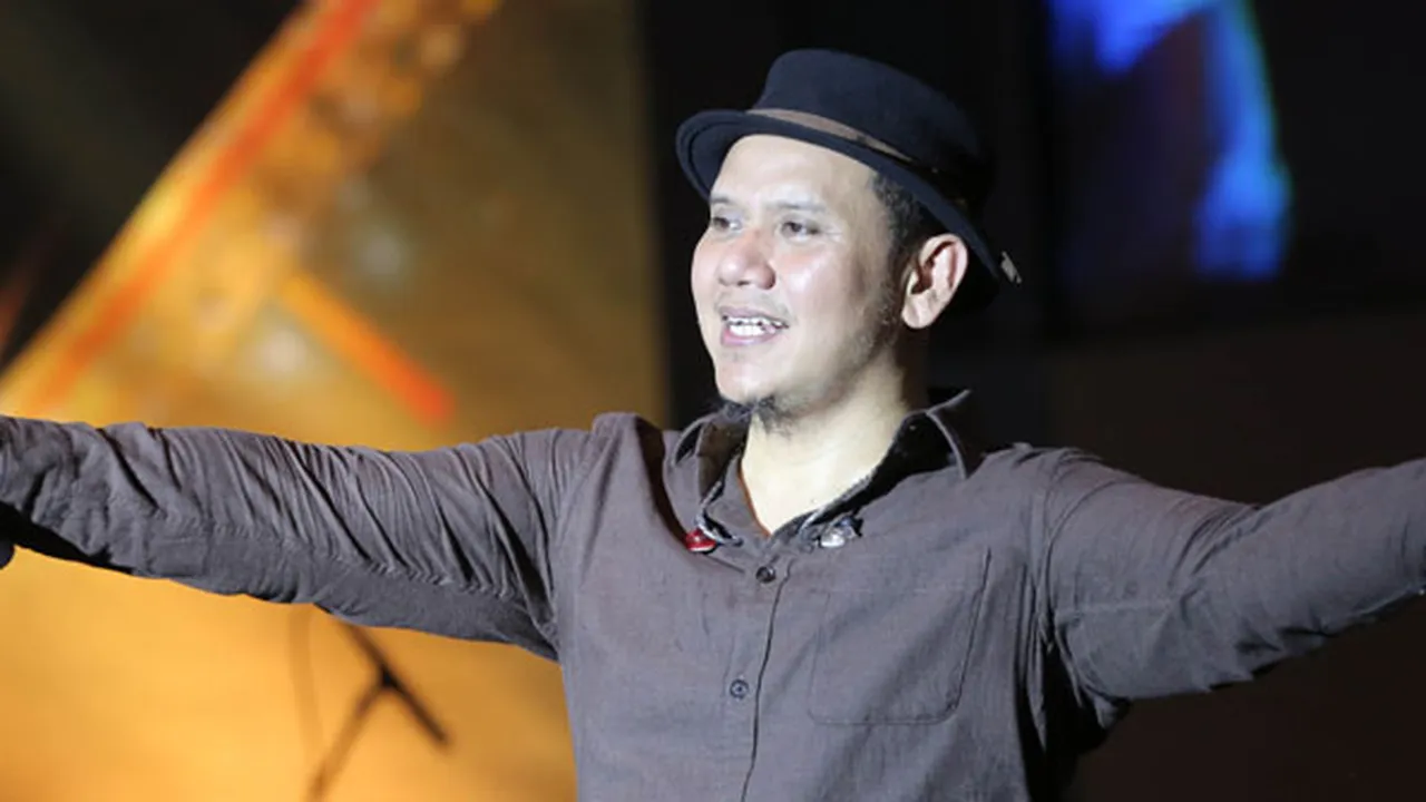 Rilis Lagu Baru, Padi Reborn Hibur Pengunjung Mall