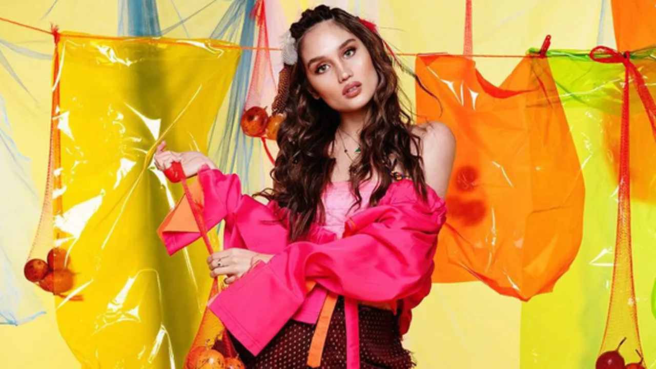 Rilis Lagu 'Markisa', Cinta Laura Tonjolkan Instrumen Musik Tradisional
