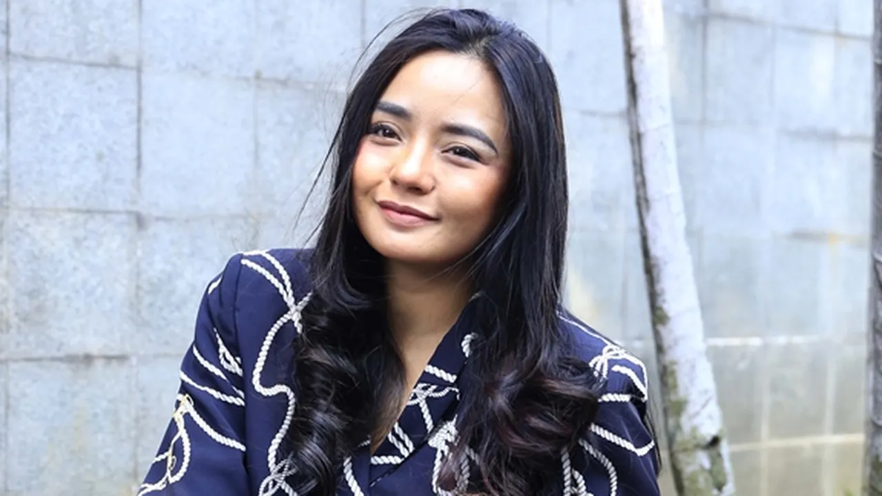 Rilis Single Duet, Gita Sinaga Tetap Jatuh Cinta Akting