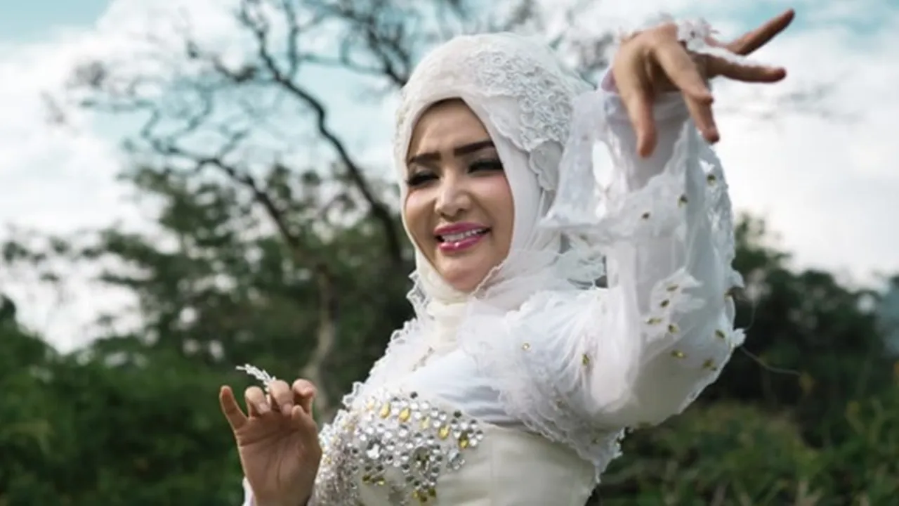 Rilis Single 'Ramadhanku', Roro Fitria Pilih Genre EDM Untuk Karya Barunya Rilis Single 'Ramadhanku', Roro Fitria Pilih Genre EDM Untuk Karya Barunya