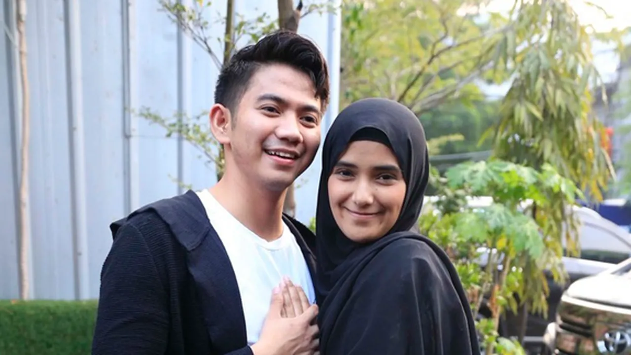 Rizki DA Cium Sahabat Perempuan di Depan Nadya Mustika?