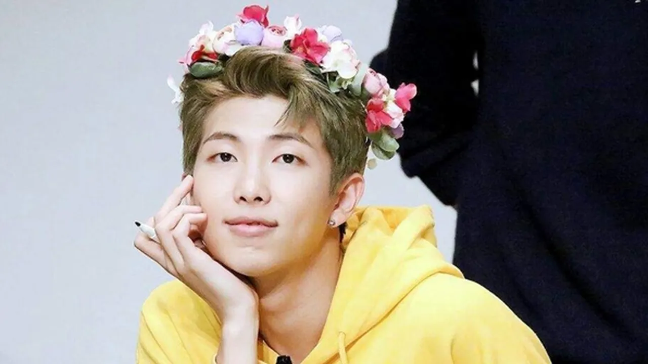 RM BTS Beri Nama Unik Untuk AirPods Miliknya, ARMY Makin Jatuh Cinta!
