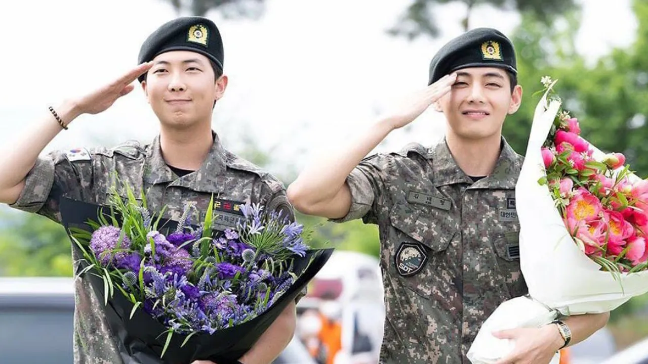 RM dan V BTS Sapa Penggemar Usai Resmi Bebas Wajib Militer