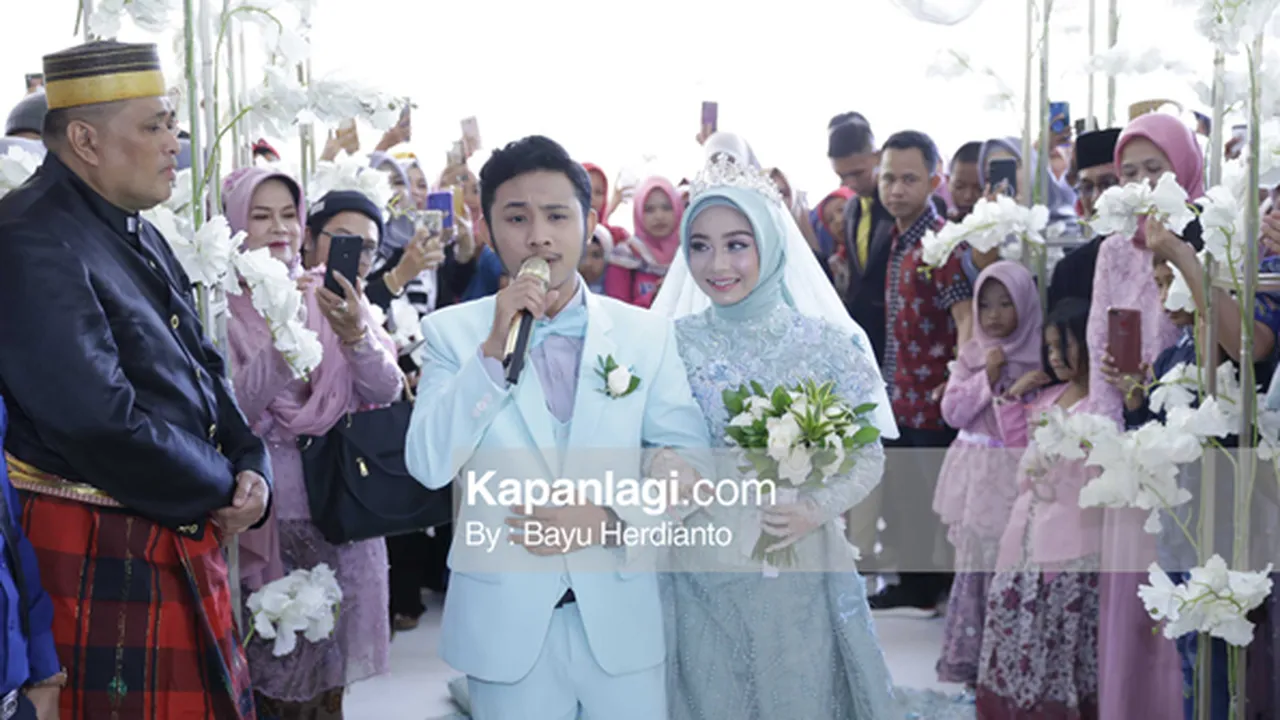 Romantis Abis! Rafly Suapi Ega Noviantika dengan Sabar Sebelum Resepsi di Gowa