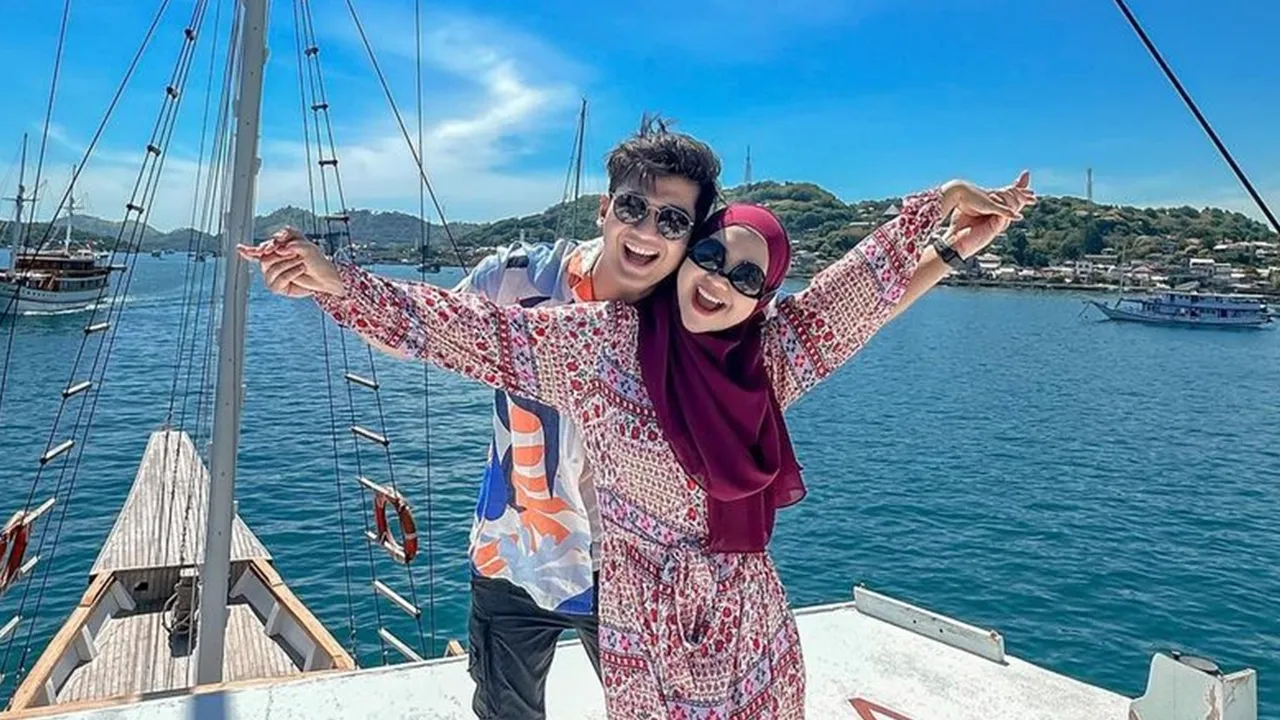 Romantisnya Beda, Ini Detik-Detik Ria Ricis Salto Back Flip Bersama Suami Romantisnya Beda, Ini Detik-Detik Ria Ricis Salto Back Flip Bersama Suami