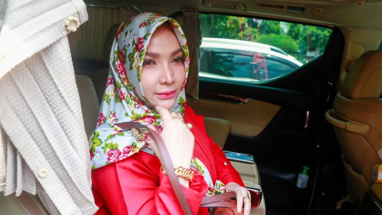 Roro Fitria Dapat Kawalan Saat Sidang, Sang Suami: Apaan Sih yang Dicari? Roro Fitria Dapat Kawalan Saat Sidang, Sang Suami: Apaan Sih yang Dicari?