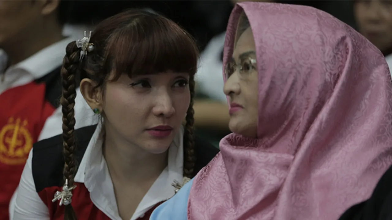Roro Fitria Nangis-Nangis Mohon Hadiri Acara Pemakaman Ibunya