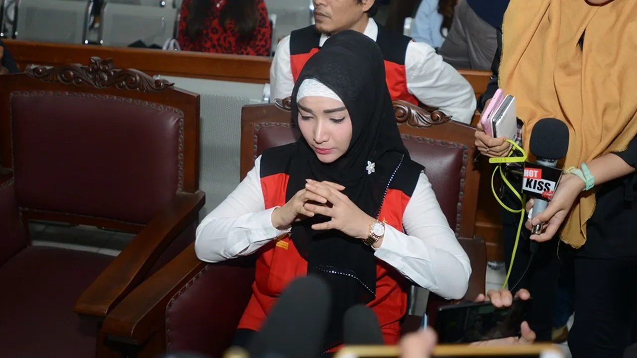 Roro Fitria Ungkap Pesan Ibunda Sebelum Meninggal Dunia Roro Fitria Ungkap Pesan Ibunda Sebelum Meninggal Dunia