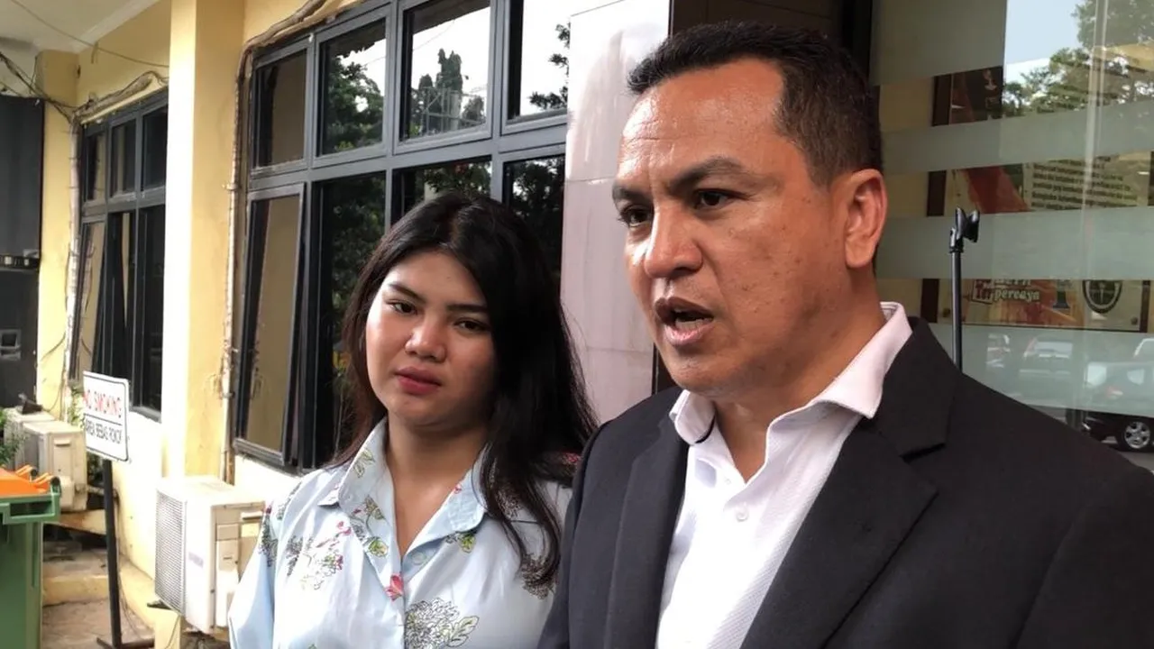 Rosa Meldiyanti Keponakan Dewi Perssik, Laporkan Akun Gosip