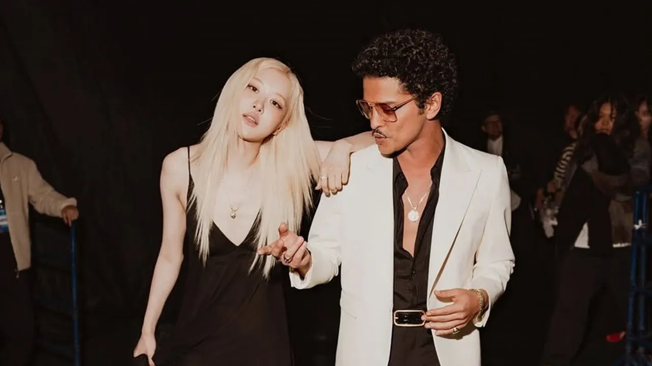 Rose BLACKPINK Cetak Sejarah, ‘APT’ Bareng Bruno Mars Duduki Posisi 1 IFPI 2025