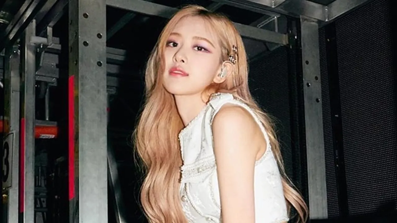 Rose BLACKPINK Dilamar Penggemar Dengan Cincin Gede Banget, Begini Reaksinya!