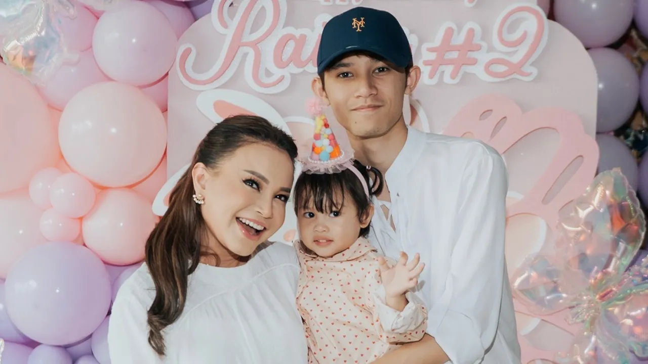 Rossa Buatkan Instagram untuk Putrinya Raina, Unggah Potret Throwback Ulang Tahun ke-2 Rossa Buatkan Instagram untuk Putrinya Raina, Unggah Potret Throwback Ulang Tahun ke-2