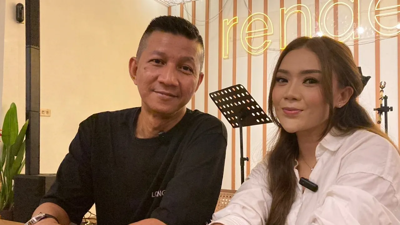 Rowman Ungu Produseri Penyanyi Audy Milla Lewat Single 'Sadar Aku Salah'