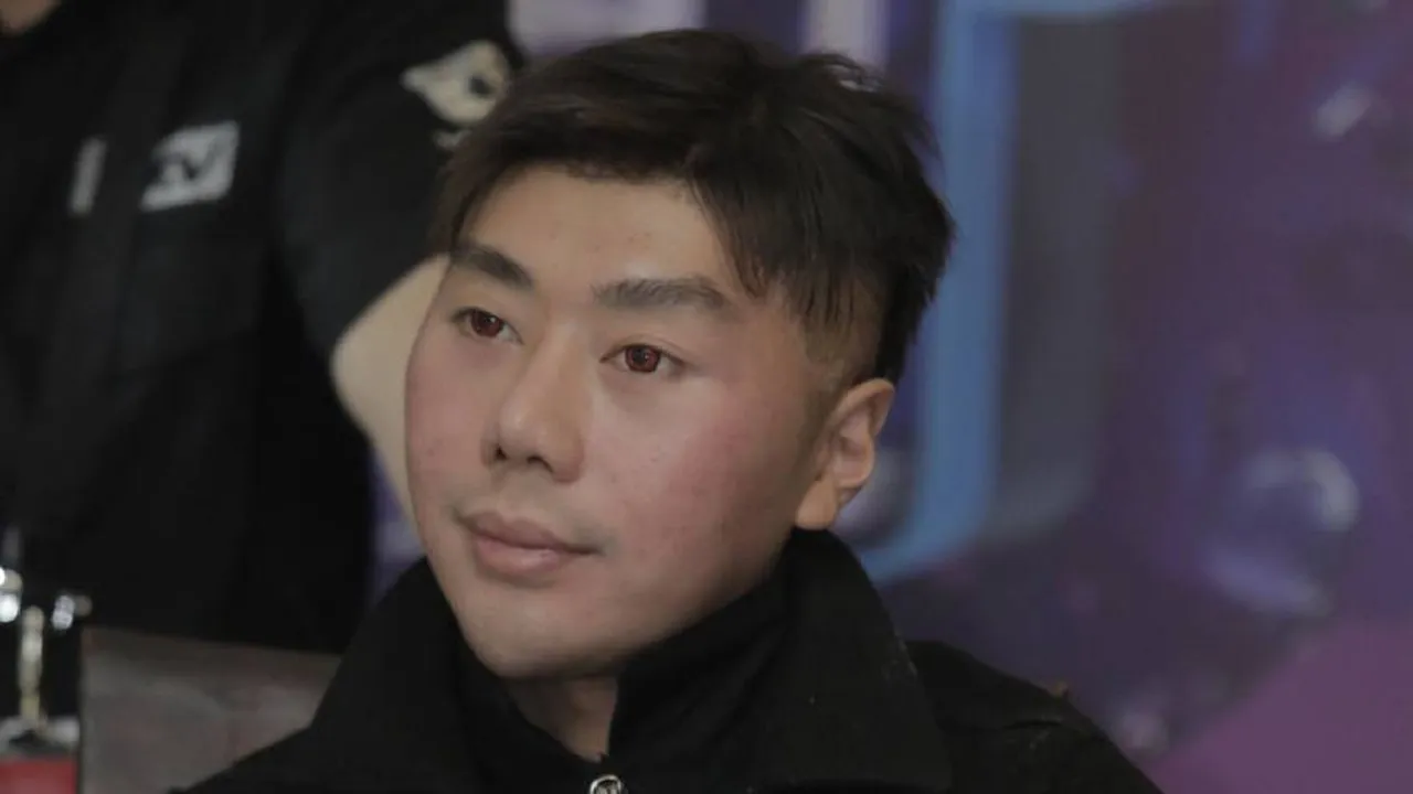 Roy Kiyoshi Pakai Baju Tahanan, Netizen: Baju Jeruk Mandarin, Wajah Stroberi Roy Kiyoshi Pakai Baju Tahanan, Netizen: Baju Jeruk Mandarin, Wajah Stroberi