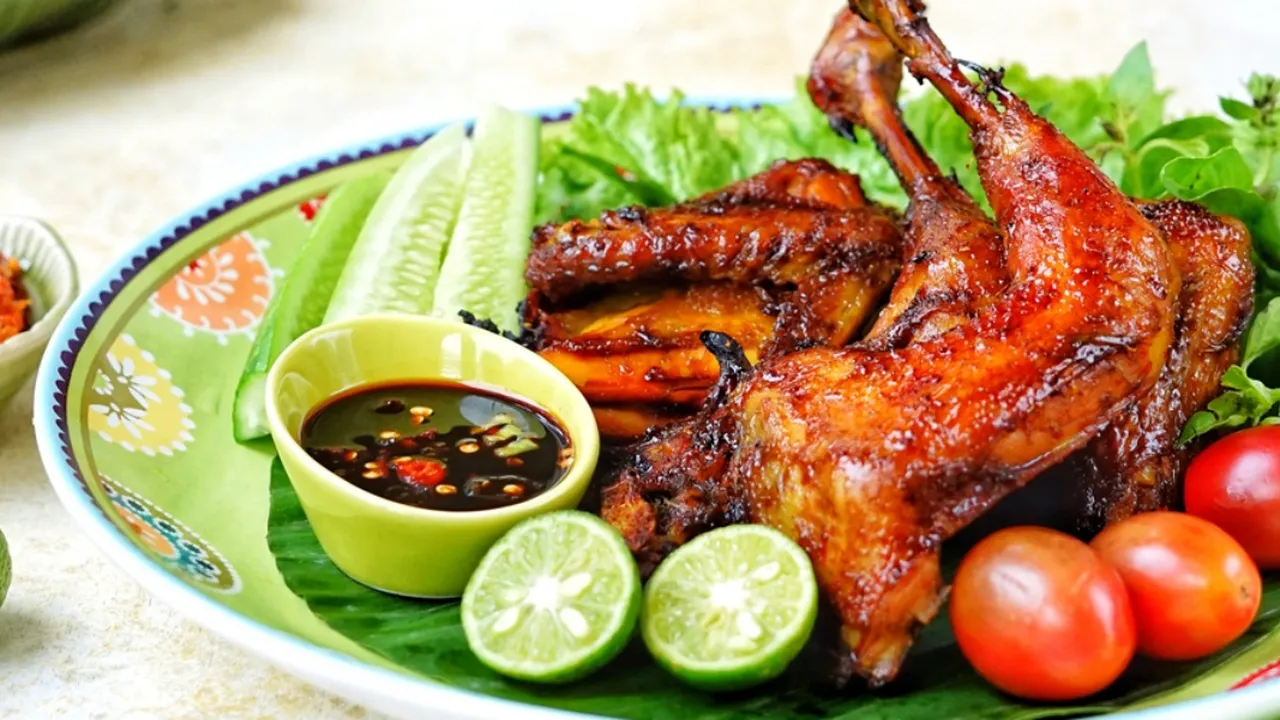 Rumah Makan di Jogja Ini Spesialis Ayam Bakar, Yakin Tak Mau Coba?