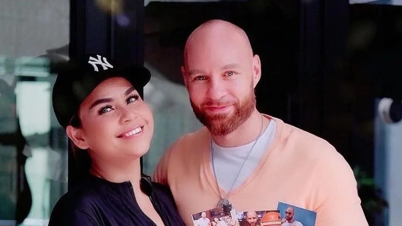Rumah Tangganya Pernah Diterpa Kabar Miring, Melaney Ricardo dengan Tyson Lynch Datangi Konsultan Pernikahan