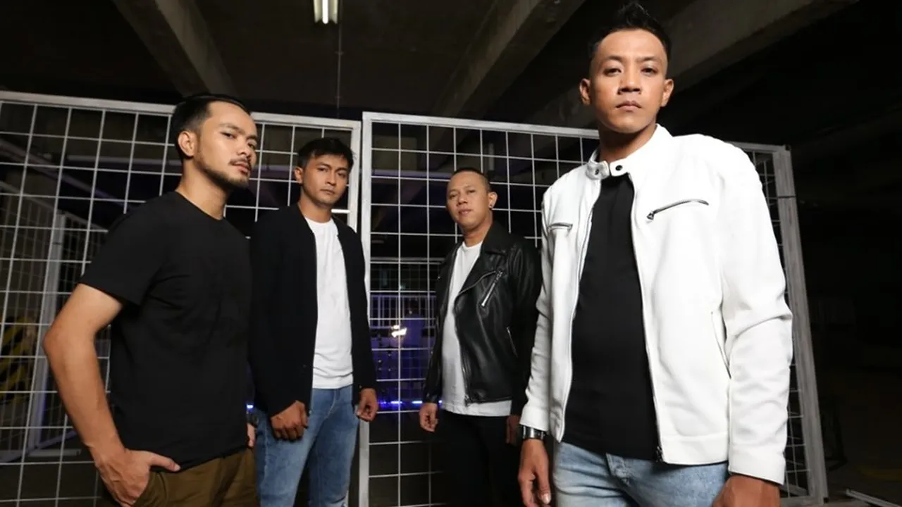 Ruri Repvblik Coba Peruntungan di Balik Layar dengan Produseri K13N Band