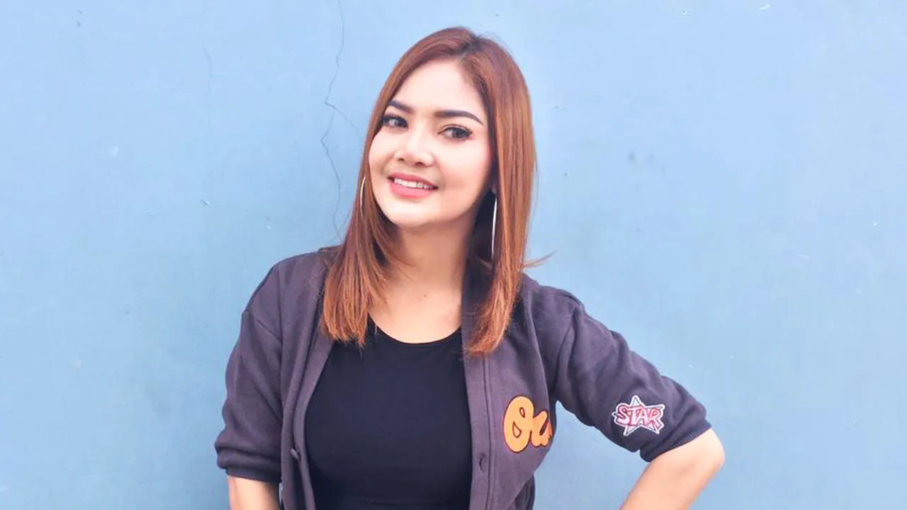 Saat Manggung, Irma Darmawangsa Sering Bagi-Bagi Uang? Saat Manggung, Irma Darmawangsa Sering Bagi-Bagi Uang?