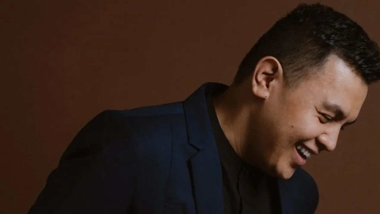 Saksikan Tulus Lebih Dekat, Cek Harga Tiket 'One Intimate Night with Tulus' di Sini!