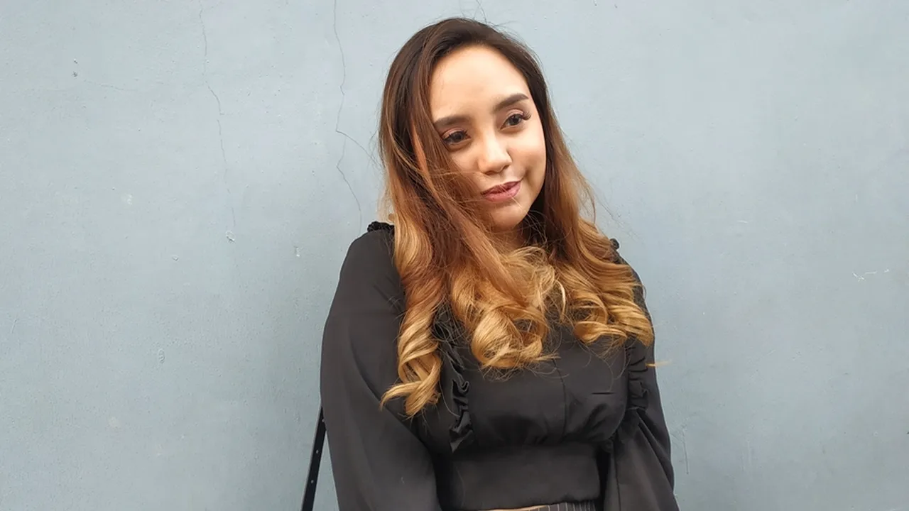 Salmafina Akui Dekat dengan Pria Berumur, Bule Seperti yang Diisukan? Salmafina Akui Dekat dengan Pria Berumur, Bule Seperti yang Diisukan?
