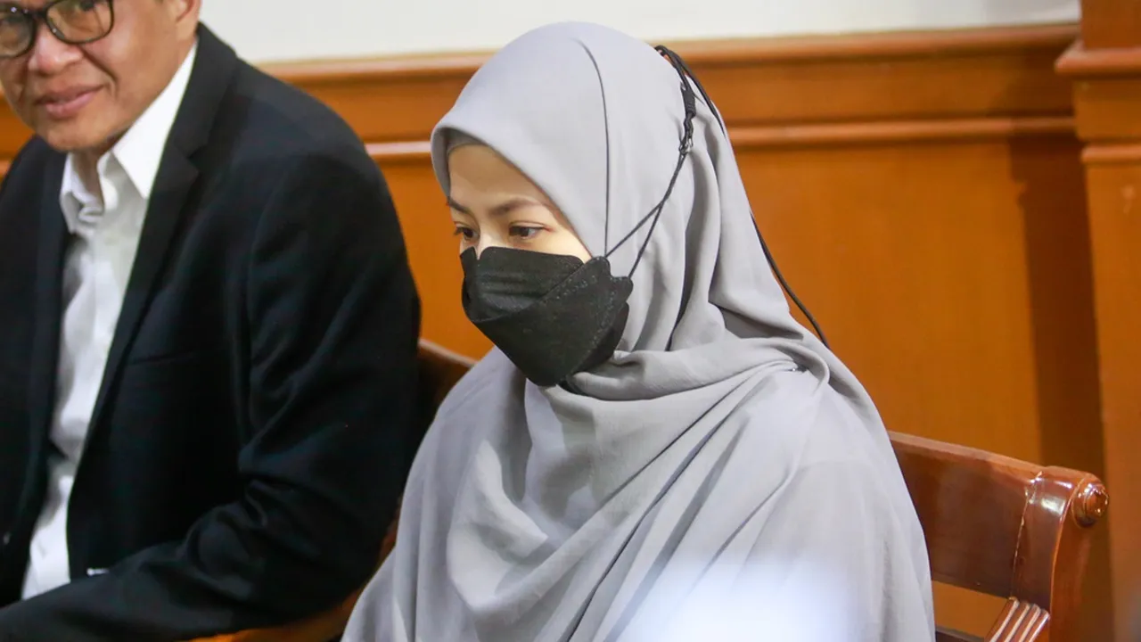 Sambil Menangis, Natasha Rizky Sebut Desta Pria Baik dan Tak Pernah Mendua