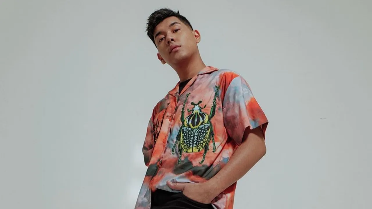 Sambut Single 'Move On Tutorial', Solois Jaz Hayat Lakukan Sesi Foto Unik
