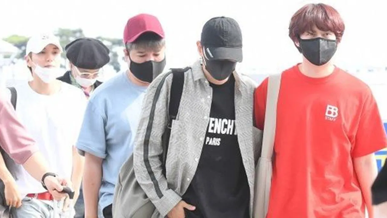 Sampai di Jakarta Untuk 'Super Show', Super Junior Disambut Fans di Bandara