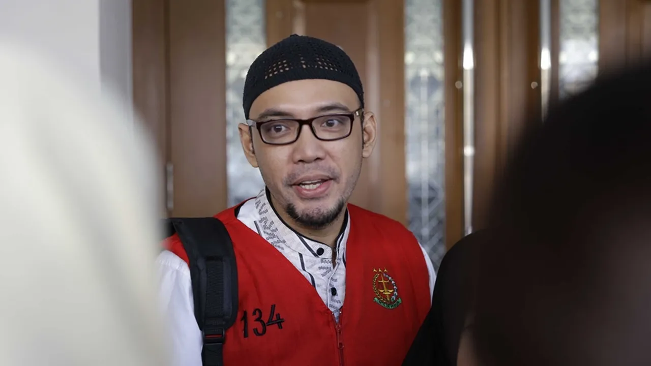 Sandy Tumiwa Tak Akui Vivi Paris Sebagai Istri, Kok Bisa? Sandy Tumiwa Tak Akui Vivi Paris Sebagai Istri, Kok Bisa?