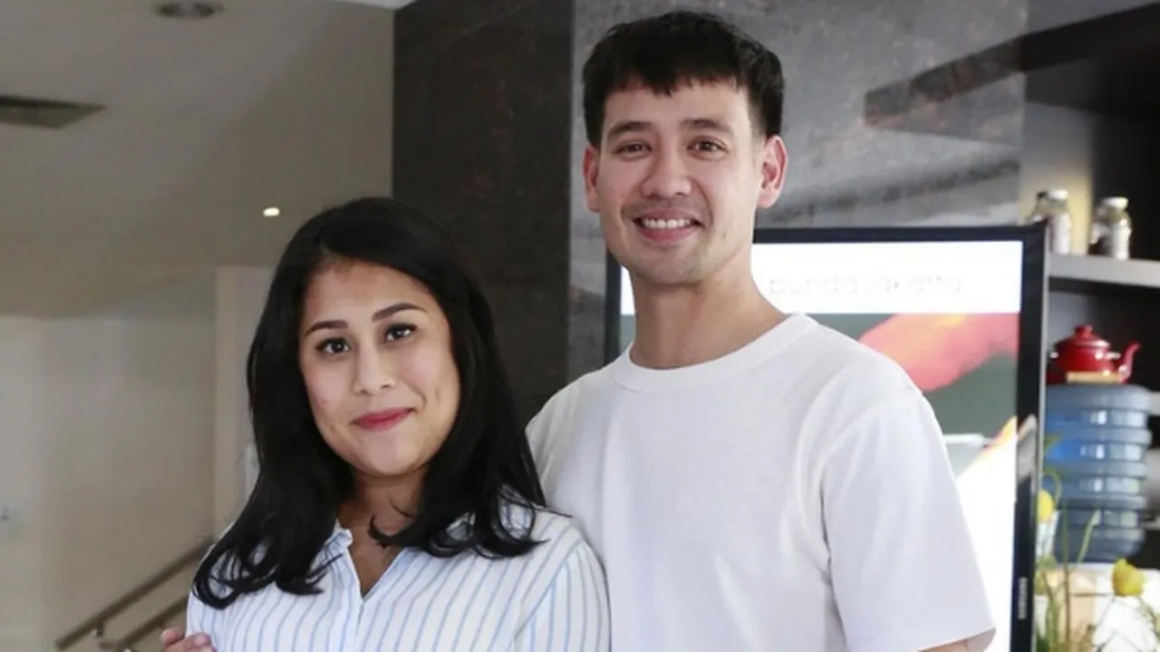 Sang Anak Lebih Mirip Ayah atau Ibu, Ini Jawaban Tarra Budiman Sang Anak Lebih Mirip Ayah atau Ibu, Ini Jawaban Tarra Budiman