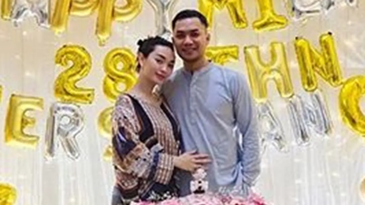 Santai Berdua, Ini Potret Mesra dan Romantis Zaskia Gotik Bersandar di Dada Sang Suami