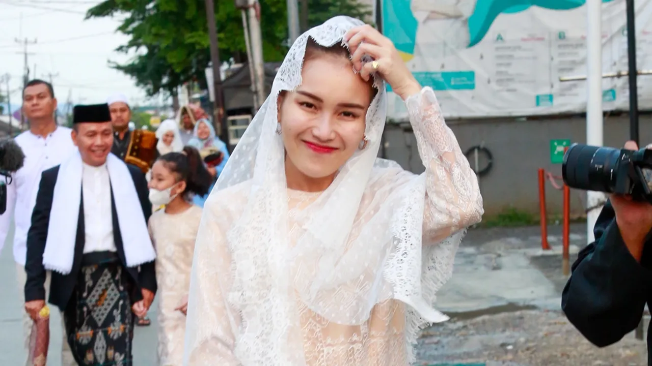 Sapi Kurban Ayu Ting Ting Ngamuk Saat Mau Disembelih, Bikin Kewalahan