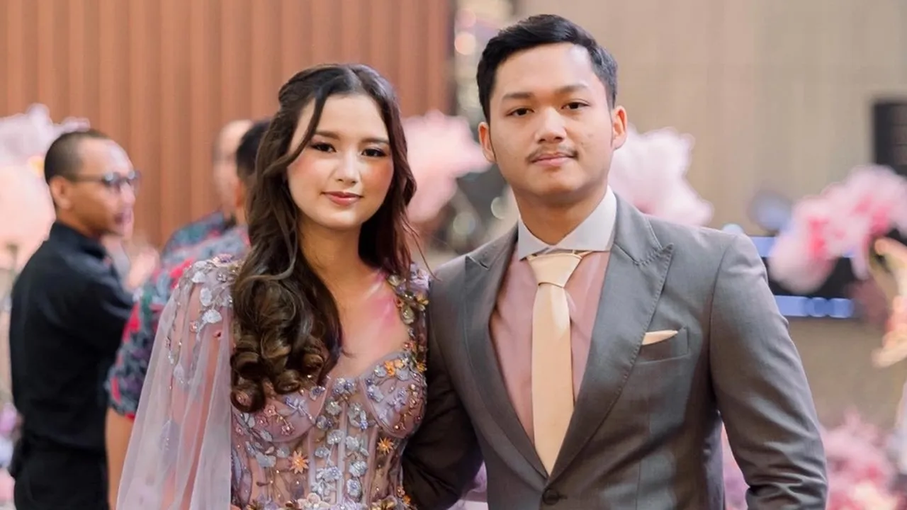 Sarah Menzel Putuskan Kuliah ke Luar Negeri, Azriel Hermansyah Siap Jalani LDR Sarah Menzel Putuskan Kuliah ke Luar Negeri, Azriel Hermansyah Siap Jalani LDR