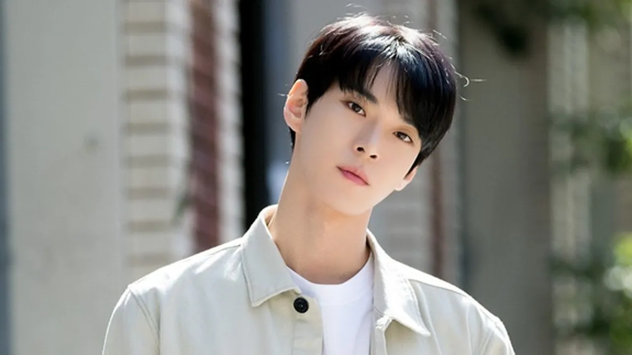 Savage! Sikap Doyoung NCT Hadapi Sasaeng Dipuji Para Fans