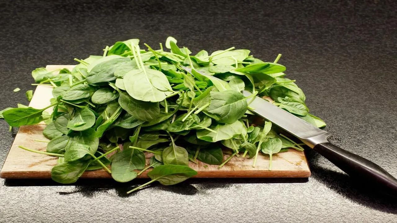Sayur Bayam Tidak Boleh Dipanaskan? Ini Fakta yang Perlu Kamu Tahu