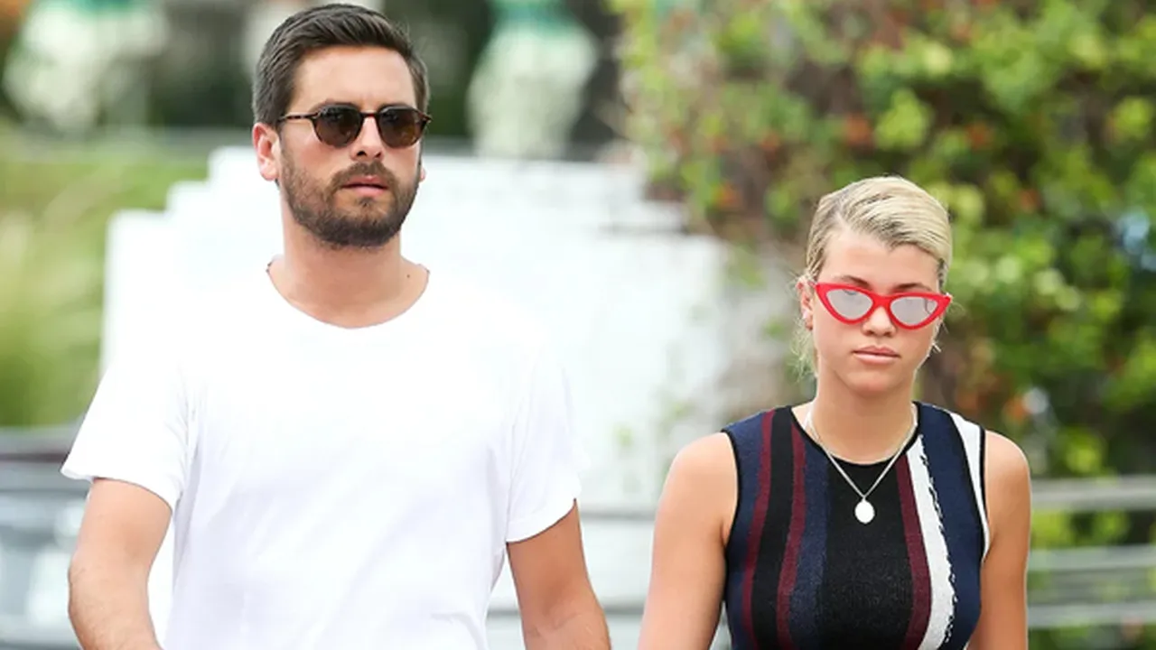 Scott Disick & Kourtney Kardashian Reunian, Sofia Richie Ngapain?