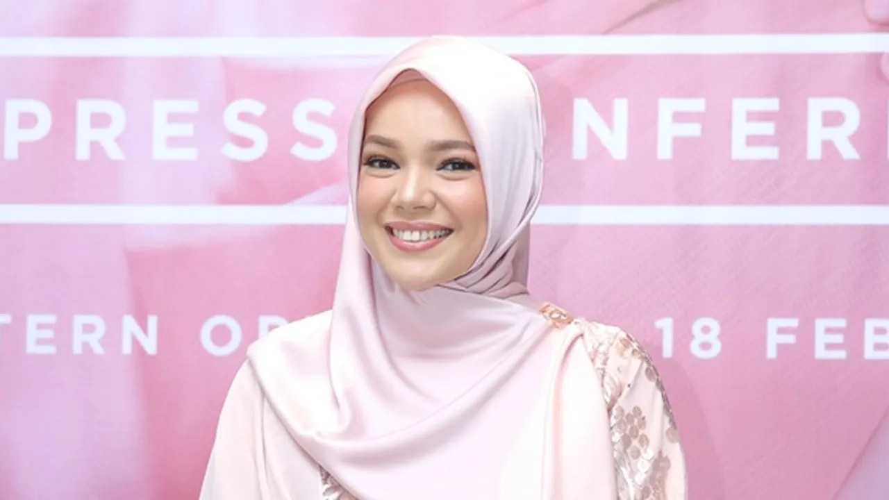 Sebelum Berhijrah, Dewi Sandra Sempat Hilang Arah dan Nyaris Bunuh Diri