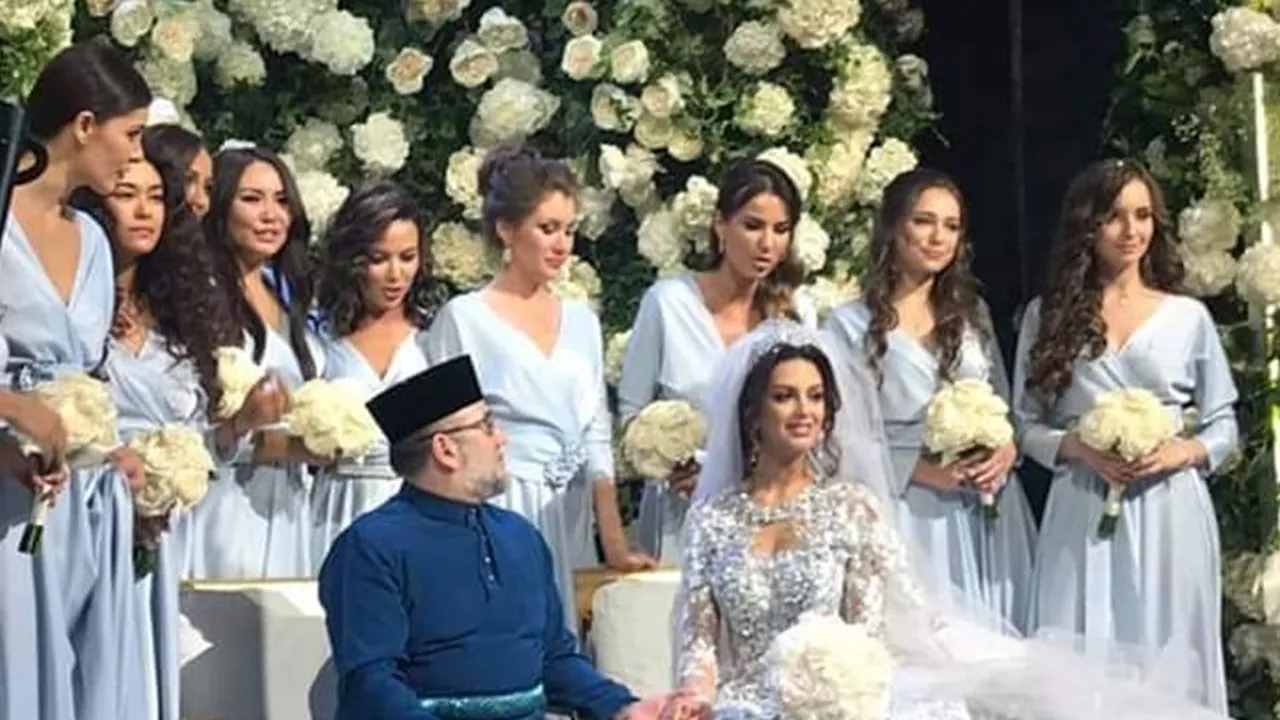 Sebelum Dipinang Sultan Malaysia, Oksana Voevodina Melenggang Dalam Balutan Swimsuit