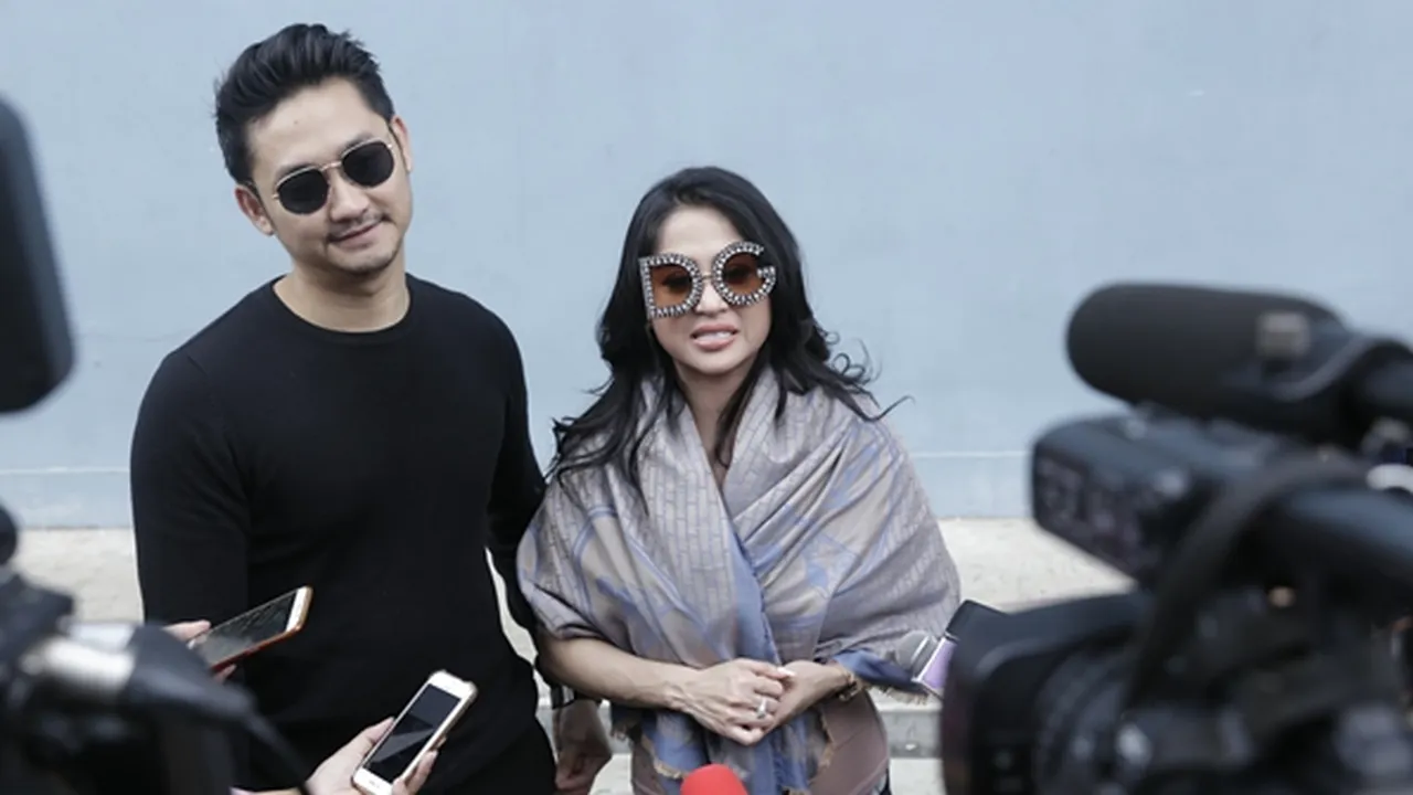 Sebelum Meninggal Ayah Dewi Perssik Minta Angga Wijaya yang Bayar Rumah Sakit