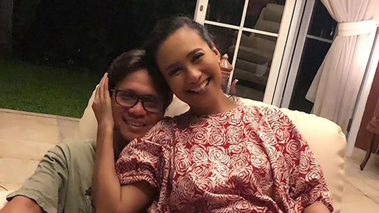 Sebelum Nikah dengan Gilang Ramadhan, Shahnaz Haque Ternyata Cuma Kenalan 3 Hari dan Pacaran Seminggu Sebelum Nikah dengan Gilang Ramadhan, Shahnaz Haque Ternyata Cuma Kenalan 3 Hari dan Pacaran Seminggu