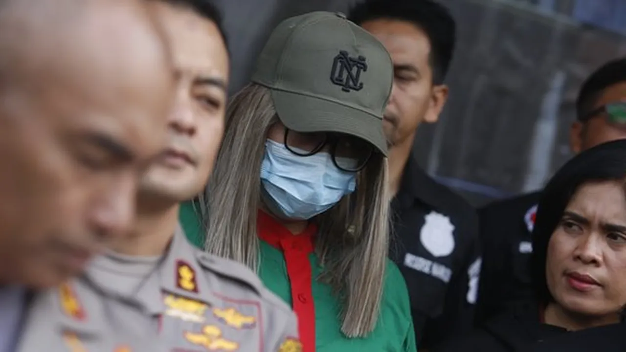 Sebut Dirinya Ayluna Putri, Lucinta Luna Minta Maaf Karena Terlibat Kasus Narkoba