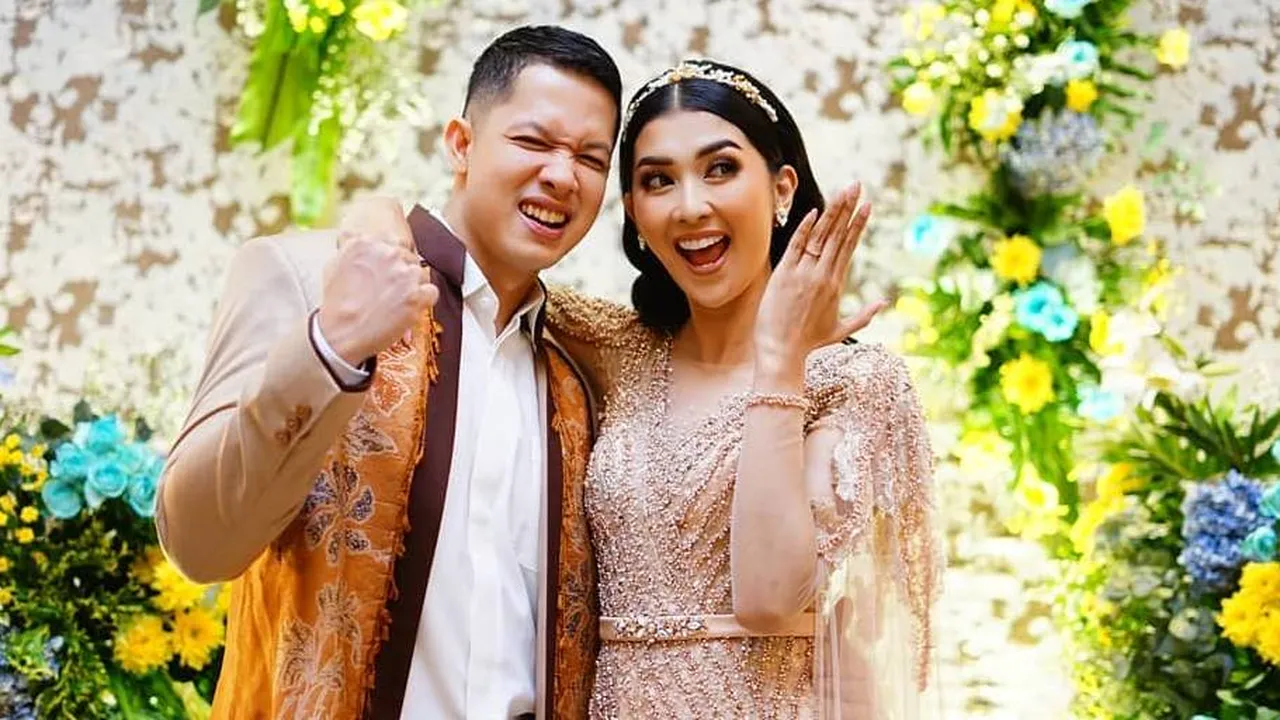 Segera Lepas Masa Lajang, Kevin Lilliana Resmi Tunangan dengan Duda Ganteng Ini Segera Lepas Masa Lajang, Kevin Lilliana Resmi Tunangan dengan Duda Ganteng Ini