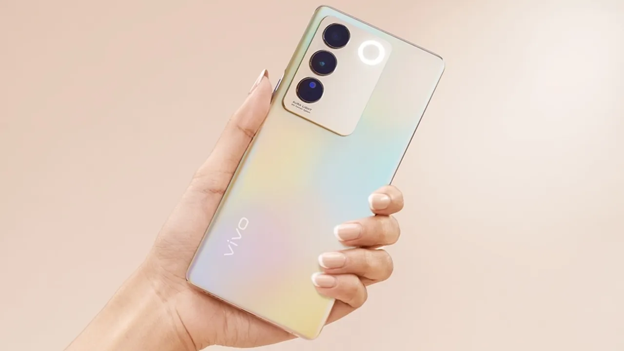 Segudang Keunggulan yang Bikin Jatuh Cinta Pada Genggaman Pertama dengan vivo V27 5G