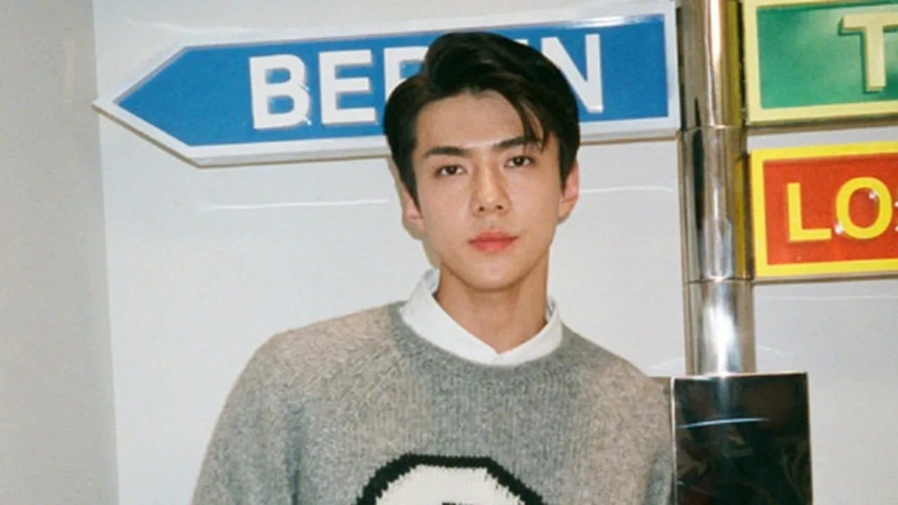 Sehun EXO Pakai Baju Tidur Seharga Dua Motor Keluaran Terbaru